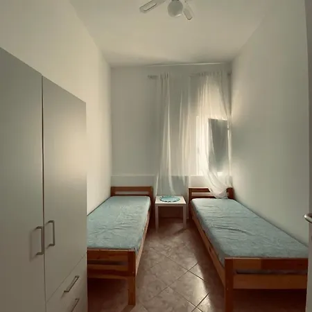 Apartmán , *